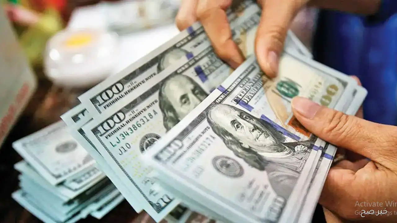 كم سعر الدولار اليوم في السوق السوداء المصري؟.. الدولار يتخطى الحواجز ويواصل الصعود