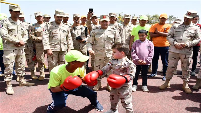 القوات المسلحة تشارك أطفال مصر الاحتفال بيوم اليتيم (صور وفيديو)