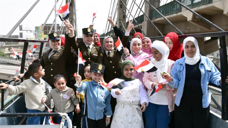 القوات المسلحة تشارك أطفال مصر الاحتفال بيوم اليتيم (صور وفيديو)