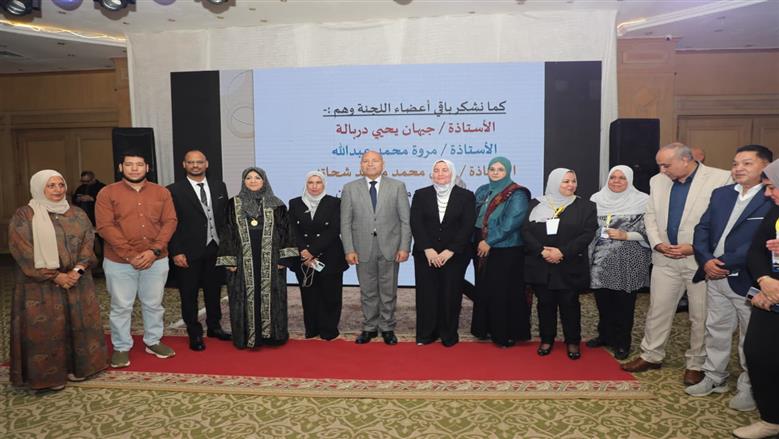 محافظ القاهرة يكرم الامهات المثاليات 