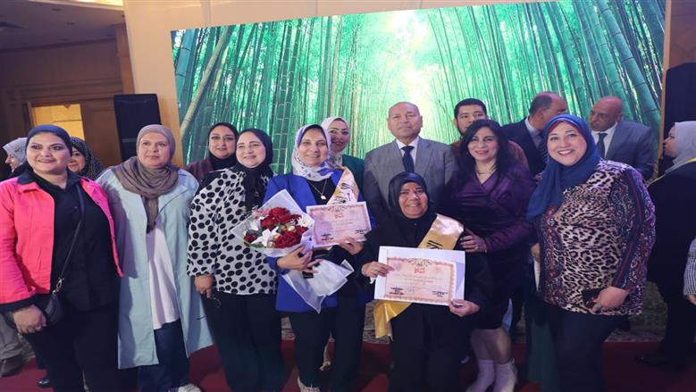 محافظ القاهرة يكرم الامهات المثاليات 