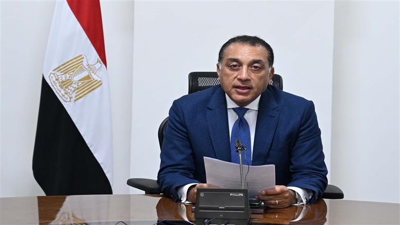 رئيس الوزراء يزور عددا من المصانع في المنطقة الاستثمارية ببنها